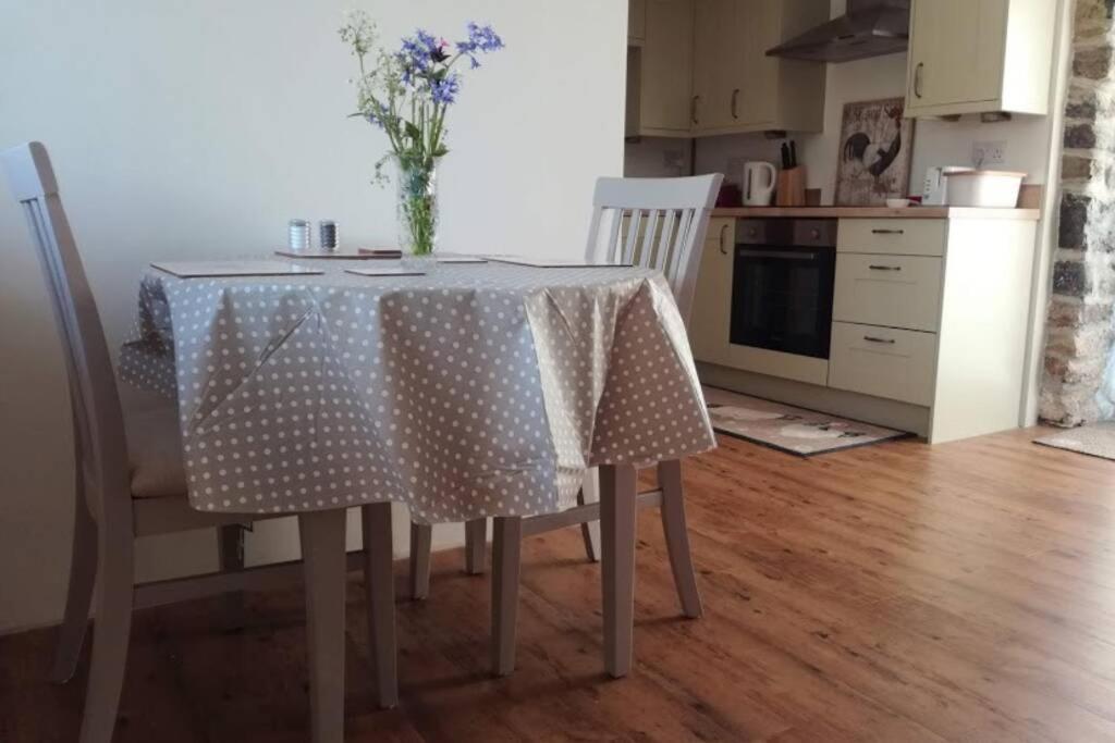 Farm Accommodation - The Lizard Peninsula, Cornwall Helston Extérieur photo